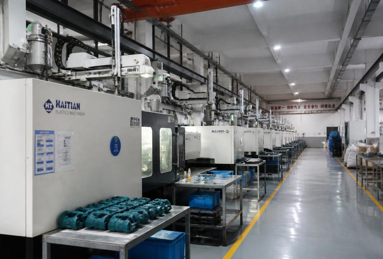 Injection moulding workshop for tool housings